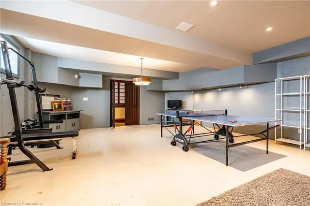 Additional image 40 of 76 Oak Ave