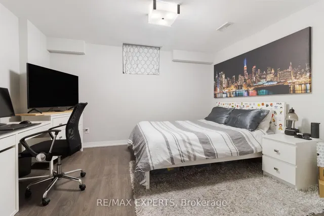 Additional image 40 of 12 Moorcroft Pl