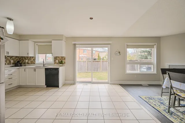 Additional image 10 of 82 Crown Victoria Dr