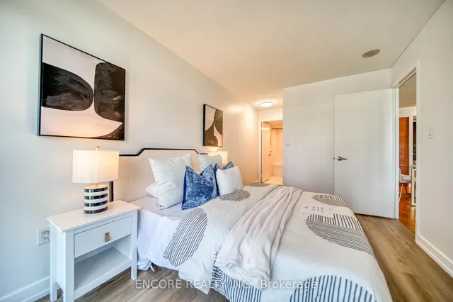 Additional image 15 of 25 Capreol Crt Unit 706