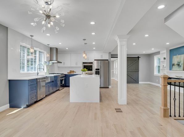 8 Slayton Rd, Melrose, MA 02176