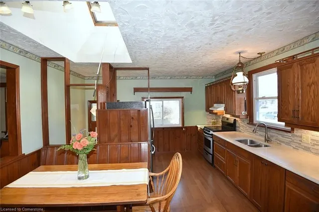 Additional image 14 of 20 Lorne Ave