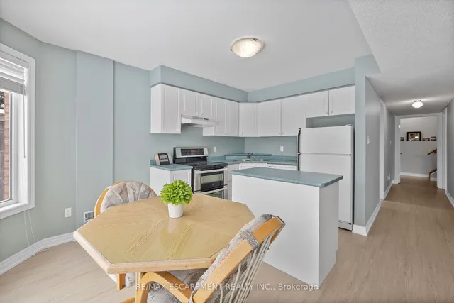 Additional image 32 of 46 Pentland Rd