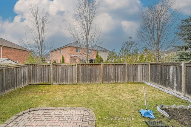 Additional image 32 of 82 Crown Victoria Dr