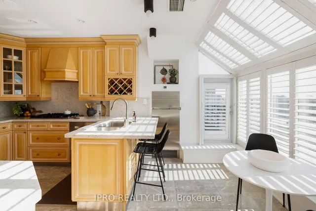 Additional image 24 of 935 Royal York Rd Unit PH 604