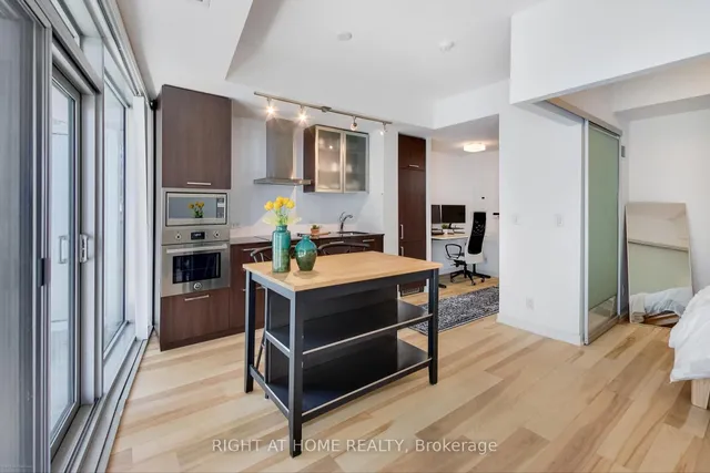 Additional image 4 of 12 York St Unit 306