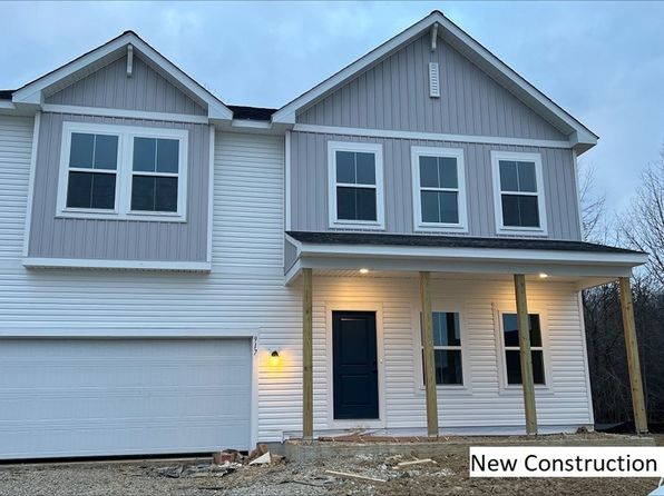 Primary image of 917 Oak Point Cir, Elyria, OH 44035