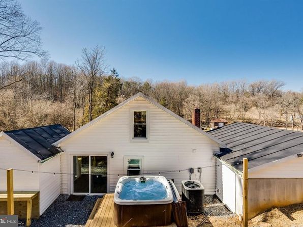 Primary image of 393 Crooked Run Rd, Shenandoah, VA 22849