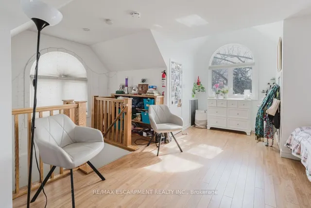 Additional image 17 of 86 South Oval