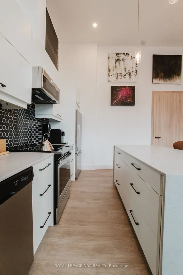 Additional image 16 of 118 King St Unit LPH13