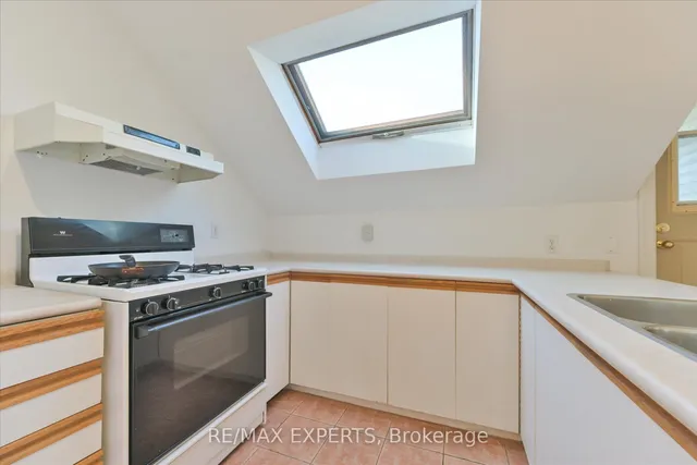 Additional image 33 of 18 Barton Ave