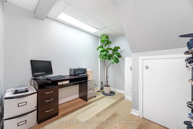 Additional image 36 of 938 Glendale Crt