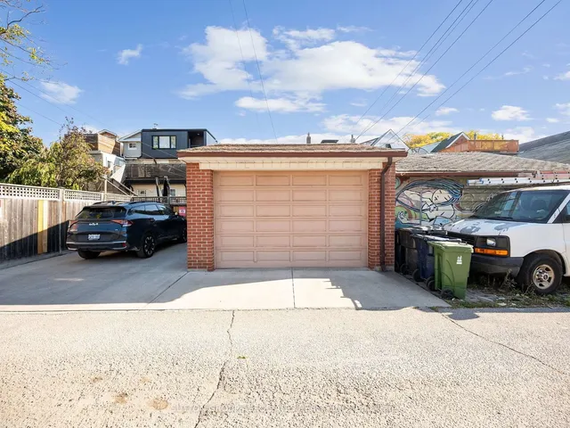 Additional image 29 of 696 Crawford St