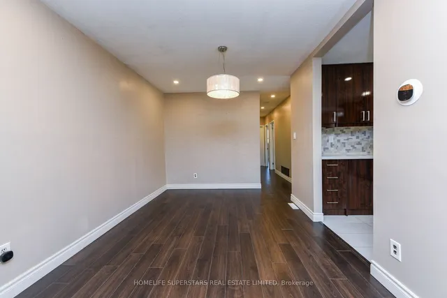 Additional image 16 of 3424 Laddie Cres