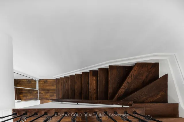 Additional image 22 of 7560 Goreway Dr Unit 18