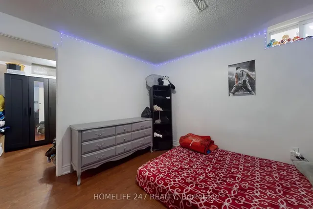 Additional image 36 of 38 Deanscroft Sq