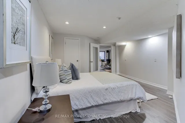 Additional image 48 of 425 CANTERBURY Cres