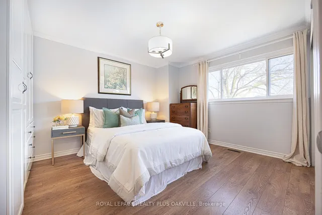 Additional image 16 of 24 Menoke Crt