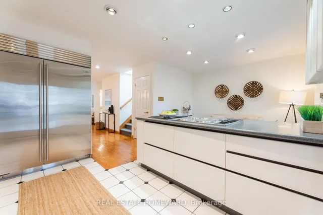 Additional image 13 of 416 Roehampton Ave