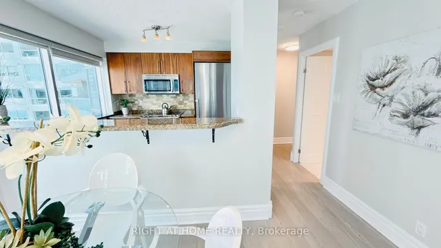 Additional image 8 of 10 Queens Quay Unit 1012