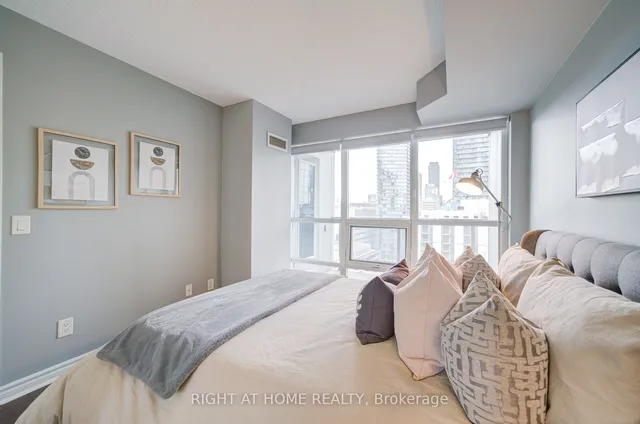 Additional image 21 of 763 Bay St Unit 2013