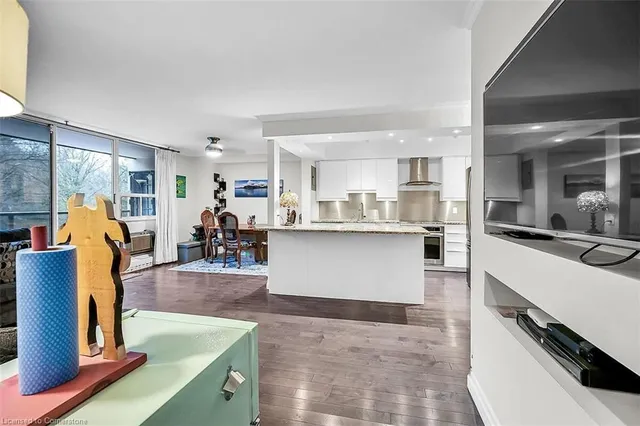 Additional image 7 of 1968 Main St Unit 409