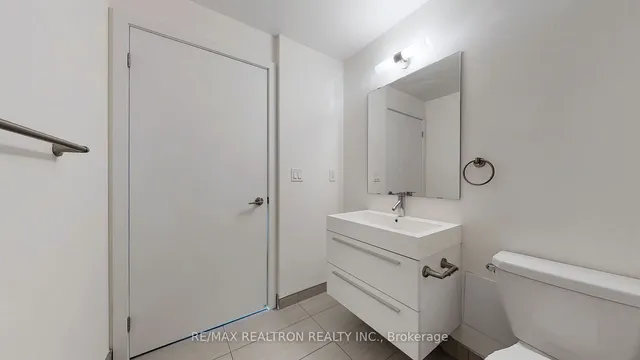 Additional image 21 of 297 College St Unit 815