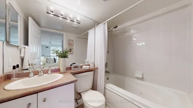 Additional image 22 of 18 Merton St Unit 716