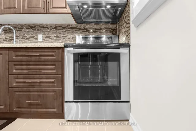 Additional image 13 of 400 Bloor St Unit 100