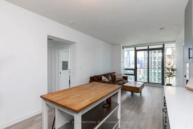 Additional image 4 of 33 Lombard St Unit 2703