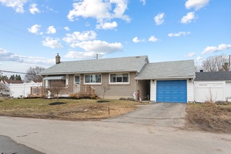 Additional image 2 of 406 Wood St E