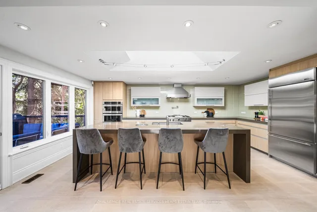 Additional image 6 of 301 Bessborough Dr