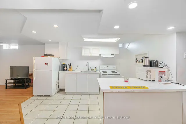 Additional image 25 of 83 Fairglen Ave