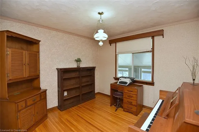 Additional image 24 of 20 Lorne Ave