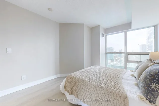 Additional image 11 of 18 Yonge St Unit 2507