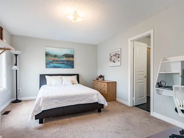 Additional image 18 of 26 Lloyd Cres