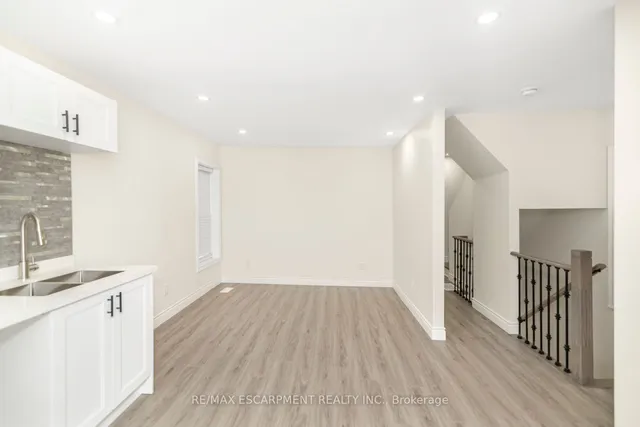 Additional image 34 of 922 Burlington St