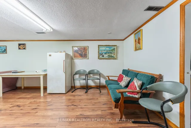 Additional image 11 of 209 Faywood Blvd