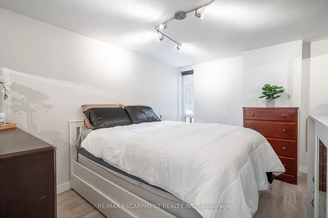 Additional image 16 of 141 Catharine St Unit 103