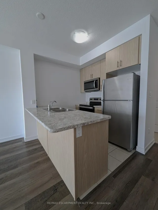 Additional image 3 of 450 Dundas St Unit 434