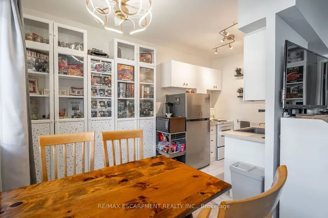 Additional image 8 of 141 Catharine St Unit 103