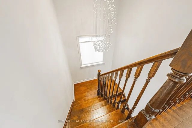 Additional image 38 of 107 Hazelton Ave