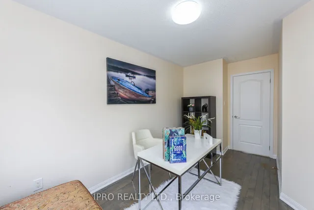 Additional image 5 of 113 Vanhorne Clse