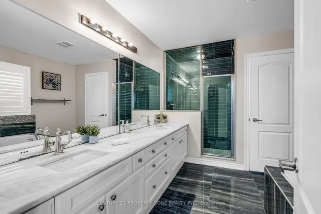 Additional image 32 of 8 Young Garden Cres