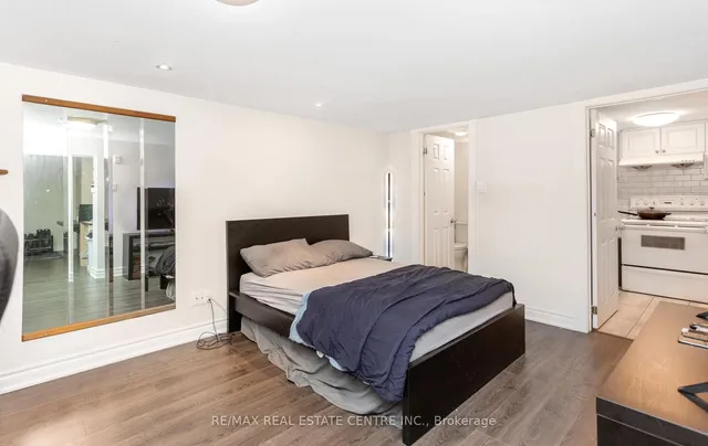 Additional image 34 of 32 Allenby Ave