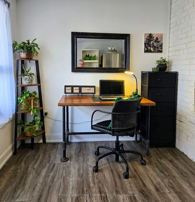 Additional image 20 of 917 Broadview Ave