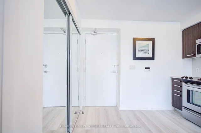 Additional image 9 of 832 Bay St Unit 2209