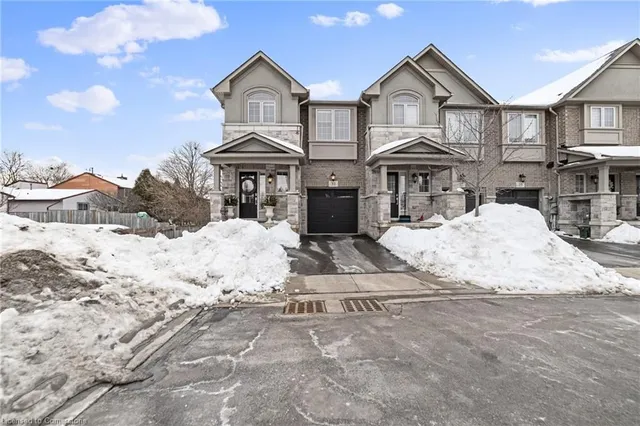 Additional image 2 of 215 Dundas St Unit 31