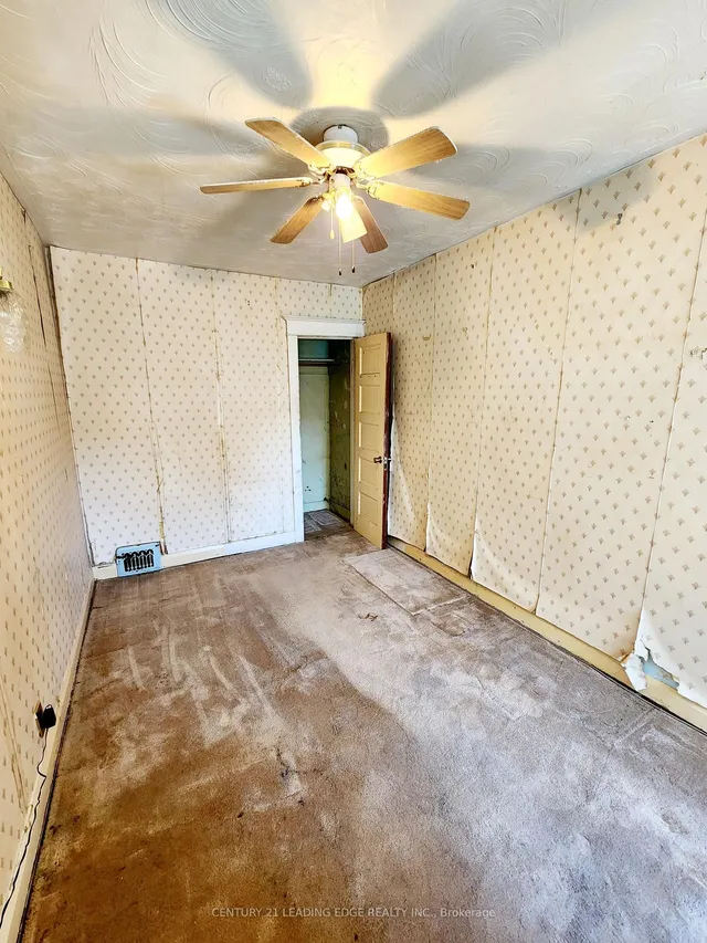 Additional image 29 of 635 Coxwell Ave