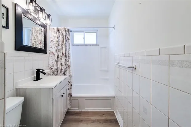 Additional image 24 of 249 Fernwood Cres